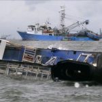 واژگونی کشتی مسافربری در آبهای تنگه بالی در اندونزی/شش تن کشته شد